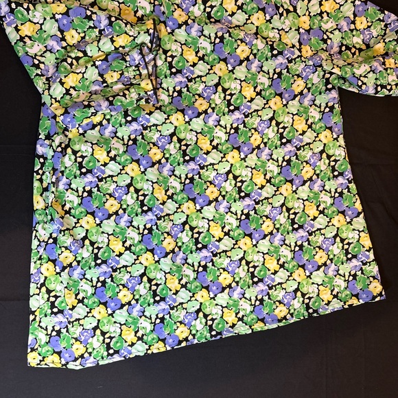 Floral Print Blouses (2) - Picture 6 of 11